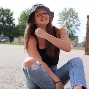 Meet your Posher, Léane